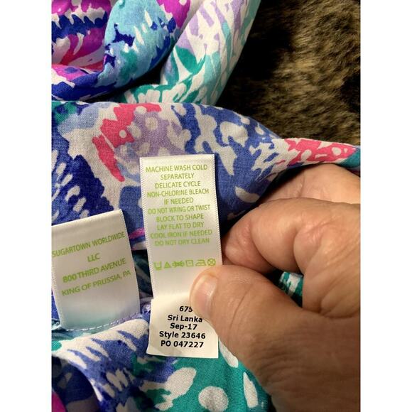 Lily Pulitzer Willa Top Medium Peek a Boo Neck Long Sleeve Beach Resort Coastal - Picture 9 of 10